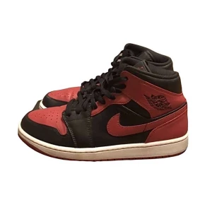 Jordan 1 mid ”Banned” - Jordan 1 mid ”Banned” 🔴⚫️ - 949kr + frakt eller meetup i uppsala Skick: 7/10 Storlek: 44.5eu - #jordan #jordan1mid #skor #sneakersverige #hype #sneakers