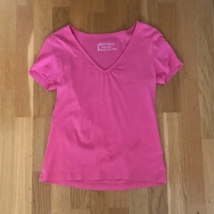 Topp - Säljer en söt rosa topp! Twilight/y2k vibes! Köparen betalar frakten 