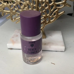 PINK bodymist - Liten bodymist ifrån PINK, ca. 65% kvar, luktar as gott 