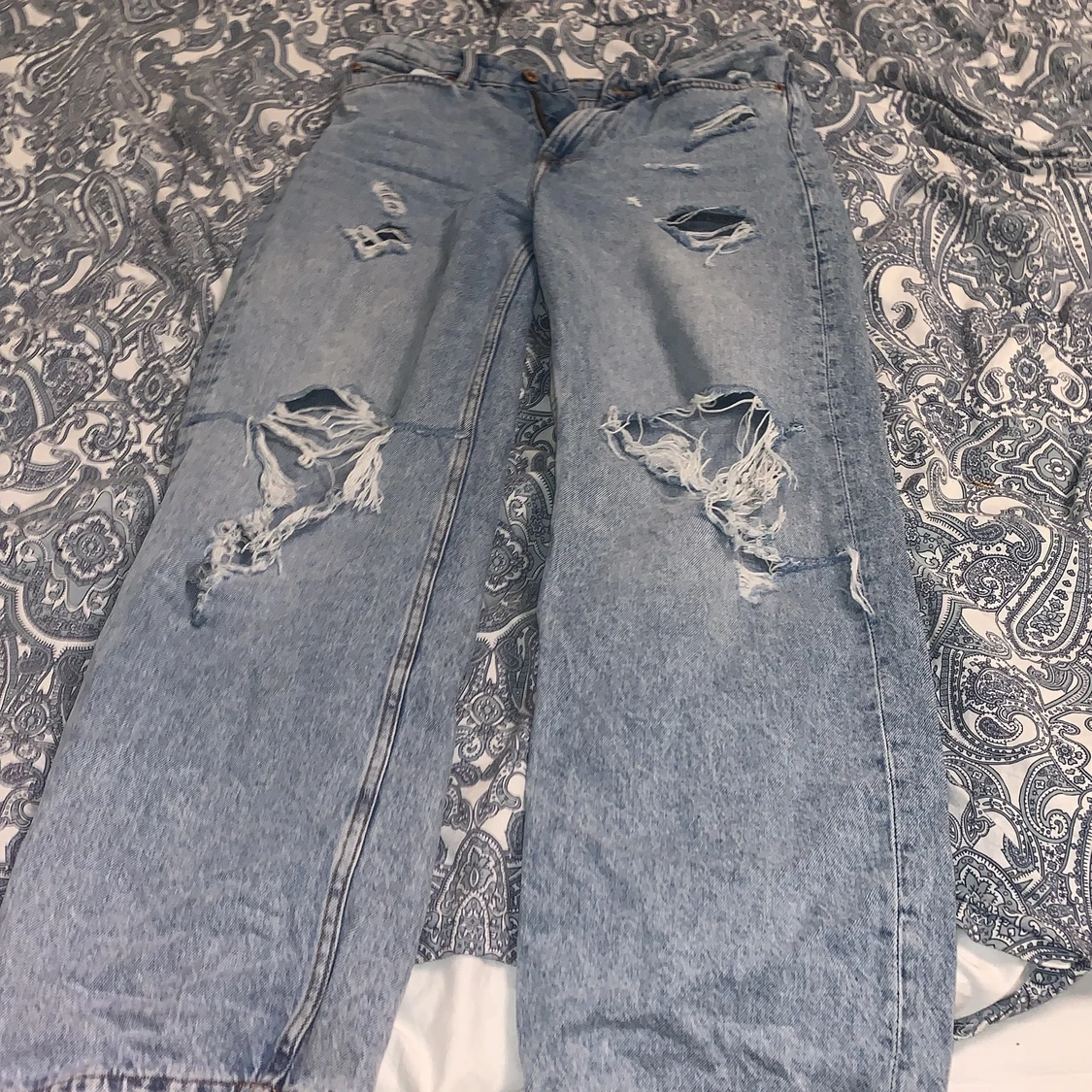 Vida jeans med slitningar från H&M strl 38! - 90