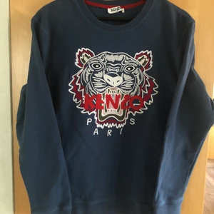 Kenzo tiger tröja, L. - Står xl men passar mer M/L, cond: 9/10. Använd väldigt sparsamt.