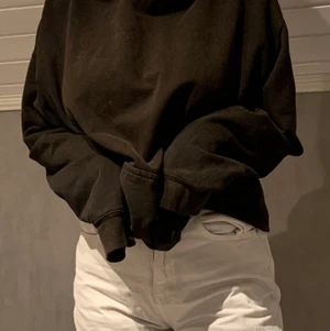 Storlek: M - Denna hoodie är i storlek M, de är ett skönt material. Kostar: 199 kronor 