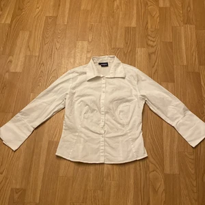 Skjorta från James Harvest / blouse  - It needs to be ironed but other than that is completely new 