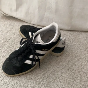 Adidas gazelle  - Svarta adidas skor! Frakt tillkommer 