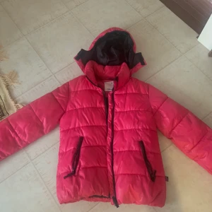 Vinterjacka  - Vinterjacka från Cubus aldrig använt i storleken S. 