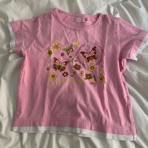 Popcorn top  - snygg croptop med tryck fram sidan! 