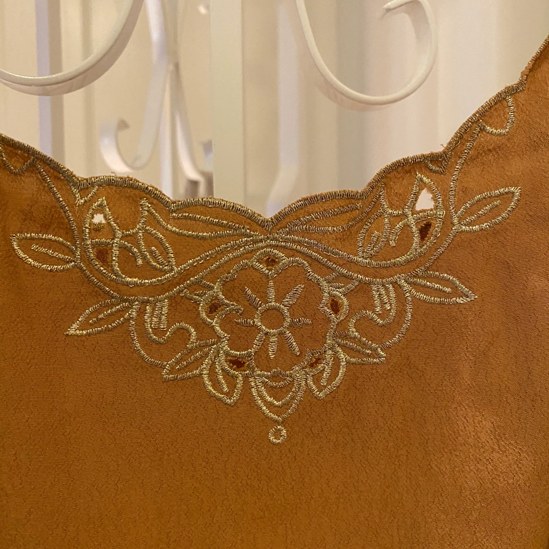 Bronztopp med guldbroderingar - 91