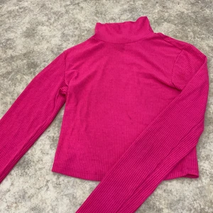 Tröja  - Neonrosa tröja från H&M, strl xs. Inte använd mycket