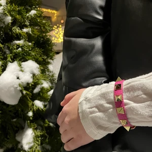 Nitarmband - Vårt snygga armband i färgen Pink crush 💕 beställ via vår instagram @bentbracelet.se