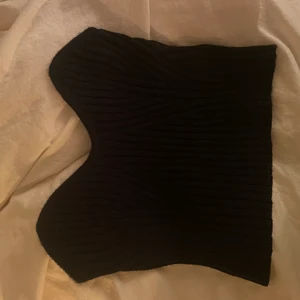 Zara - Oanvänd topp, tyvärr förstår men as fin