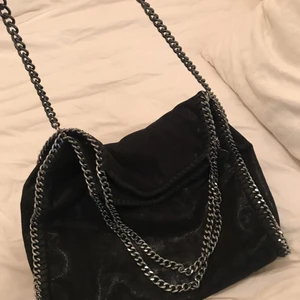 STELLA MCCARTNEY - Söker STELLA MCCARTNEY väska 