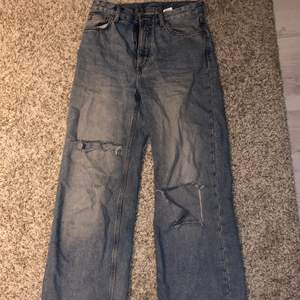 Säljer dessa jeans då de inte kommer till användning längre!🤍
