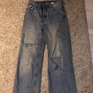 Säljer dessa jeans då de inte kommer till användning längre!🤍