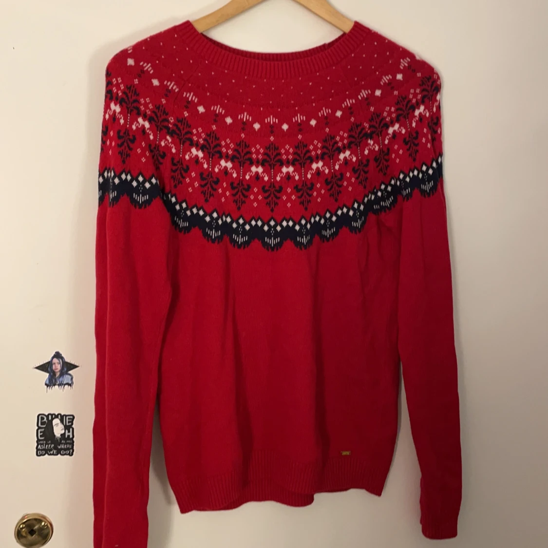 Stickad tröja med mönster