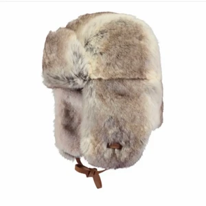 Pälsmössa 🐻🐻 - Pälsmössa köpt på Naturkompaniet för 750 kr, den är knappt använd så känns som ny💘🐻