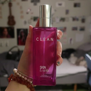 CLEAN parfym - Aldrig andvänd. Köpt på hm för någon månad sen. Köpt för 400 tror jag säljer för 200+ 72 kr frakt