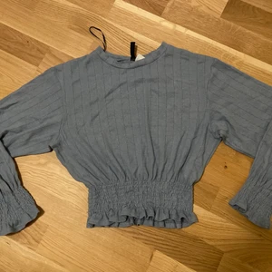 Blå topp - En blå topp från Hm i storlek S:)