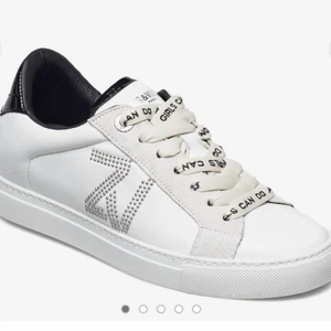 Zadig skor  - Säljer mina super fina skor ifrån Zadig. Köpta i maj 2021 sparsamt använda och inga defekter. (Finns ej att köpa längre i butik) köpta för 3000kr och jag tar emot bud ifrån 1300kr. De är i storlek 39 men passar 38 också skulle jag säga. Perfekta nu till våren!🙌🏽😍självklart med följer dustbag