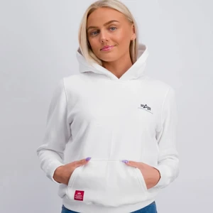 Vit hoodie från ALPHA INDUSTRIES - Så fin, mysig och tuff hoodie från ALPHA INDUSTRIES. Den är kritvit och ser exakt ut som på modellbilderna. Skulle säga att den passar XXS/XS/S Har ENDAST använt den 1 gång så den är som ny. Köptes för 800 kr och mitt pris är 399 kr. Skickar alltid med spårbart. 🧸💕