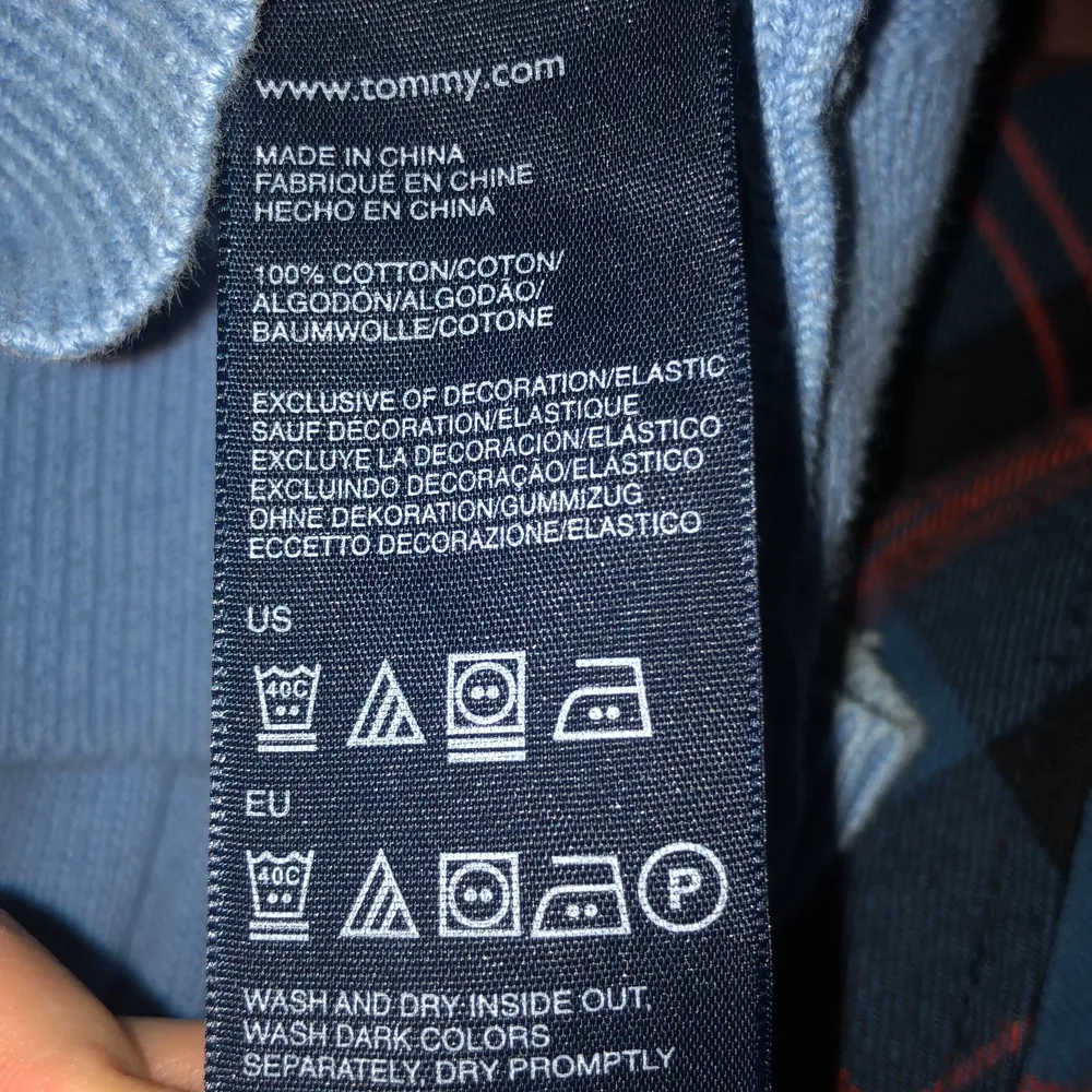 Ljusblå Tommy Hilfiger tröja i 100% bomull❣️ På tröjan står det att den är i storlek M men passar perfekt som storlek S också💞. Tröjor & Koftor.