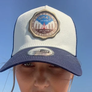 Keps  - Säljer nu min fina keps, köpt på zalando för mindre än ett år sedan, sparsamt använd, som ny! 