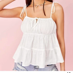 Vitt linne - Vitt linne från shein som tyvärr var för stort för mig. Den är helt slutsåld i både xs och s. 