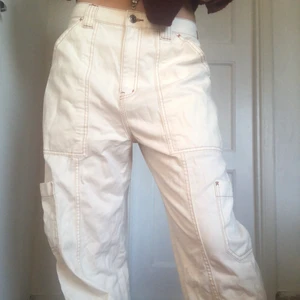 Jeans - Oversized jeans (på mig) som inte kommer till användning längre. Jag är 162cm lång. Kan mötas upp i Gbg annars står köparen för frakt. ✨✨