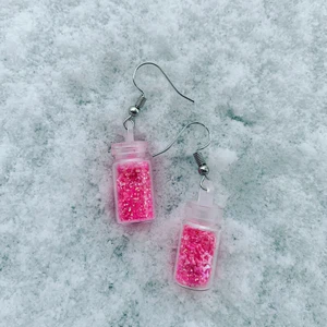 Örhängen  - Hemmagjorda örhängen🤍inte använda🤍