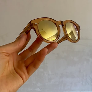 CHIMI solglasögon  - Solglasögon från CHIMI! Använt ett fåtal ggr (1-2). Fint skick! Case och fodralpåse ingår i köpet :) 