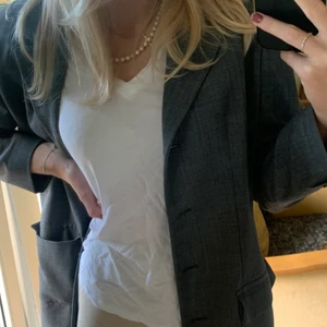 Kavaj - En kavaj i nyskick från SAND☺️ Säljer pga den inte har kommit till användning🥰 Kavajen är storlek M men passar bra overzised på S✨