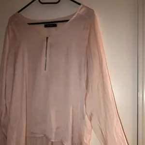 Helt oanvänd🤍 storlek medium🤍 frakt tillkommer #tröja #topp #rosa #vila (fraktkostnaden kan ändras)