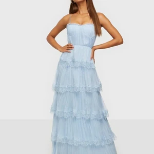 Blå lång klänning 🥰 - Använd endast en gång, storlek 36! Ord pris 1599:-