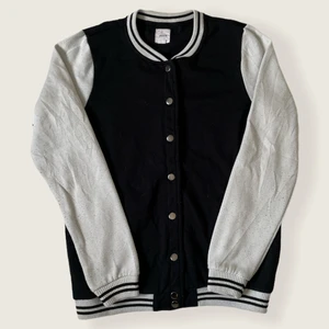 Vintage Varsity Jacket - Skick 8/10.                                                                            Fin vintage Varsity/college jacket, storlek S. 