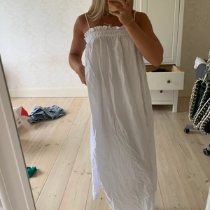 Klänning - Superfin klänning, helt oanvänd som inte har kommit till användning.💖 St xs. Köparen står för frakten men kan mötas upp i karlskrona💞