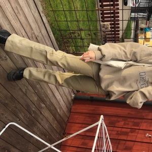 Dickies  - Dickies 874 Orginal fit. 28x32! Använda enstaka gånger inga fel alls på dem. Jag är 169cm 