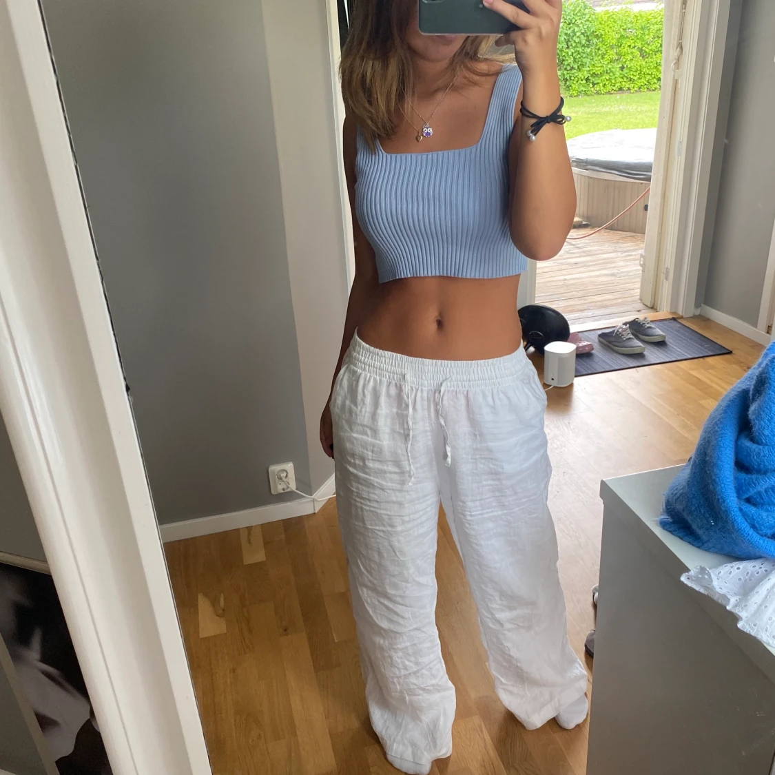 Vita linnebyxor