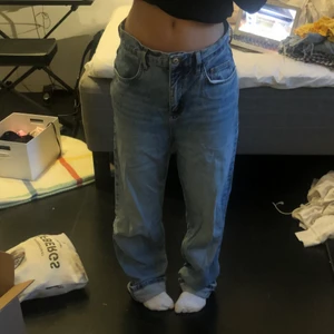 baggy jeans - säljer mina älskade jeans från collusion då de tyvärr blivit alldeles för stora för mig, skulle säga att de passar jättebra på någon som är runt storlek 38. 