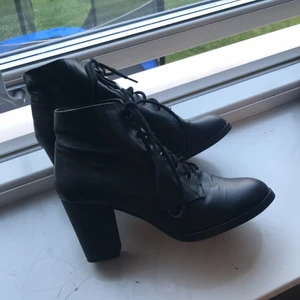 Snygga klackskor  - Super snygga klackskor som ja själv önska ja kunde behålla, men dom va tyvärr för små. 