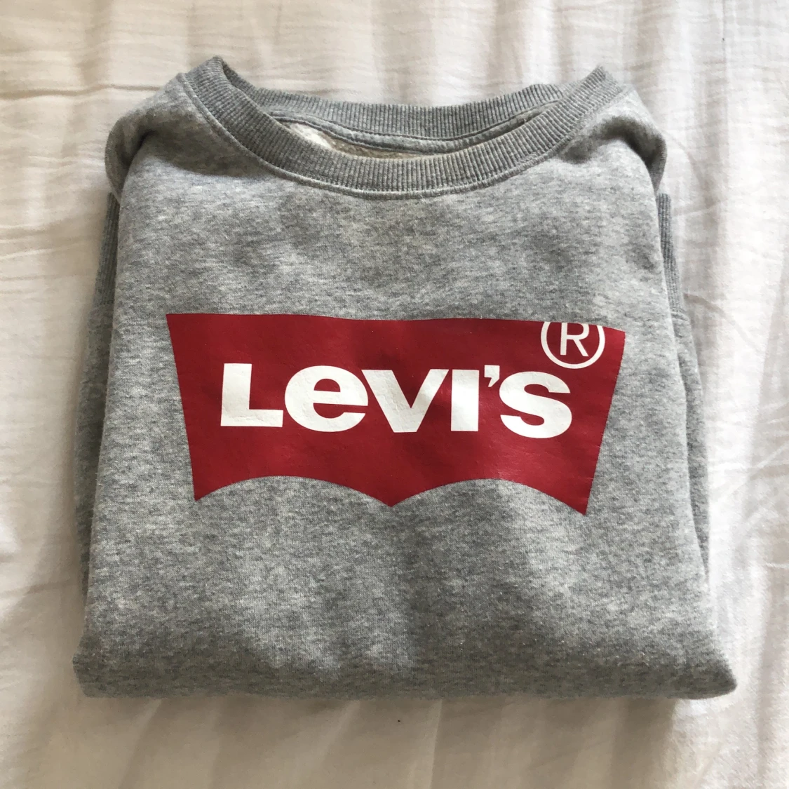LevI’s sweatshirt