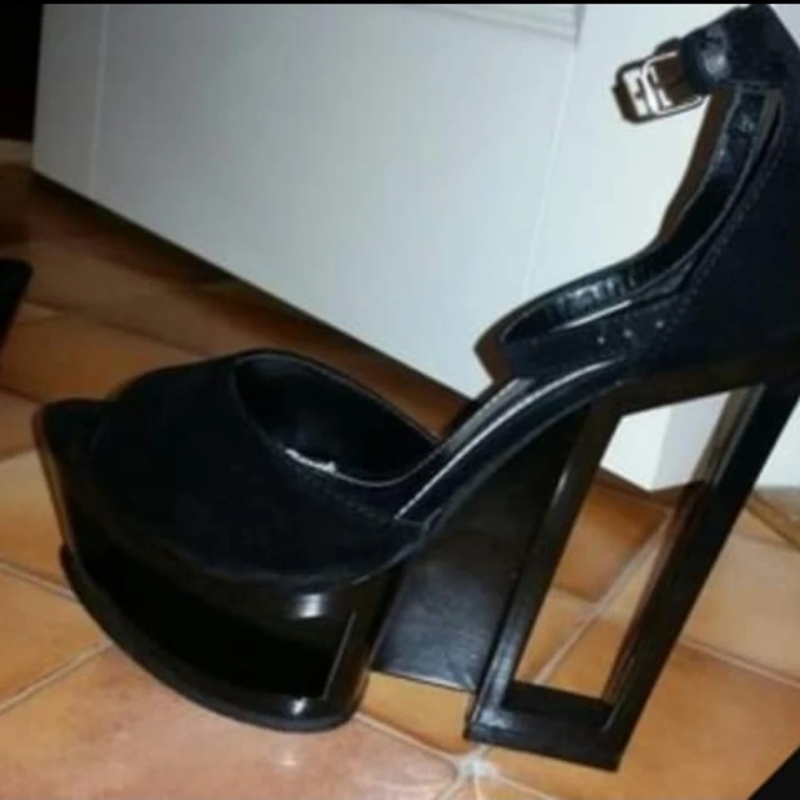 Högklackat med kilklack - 91