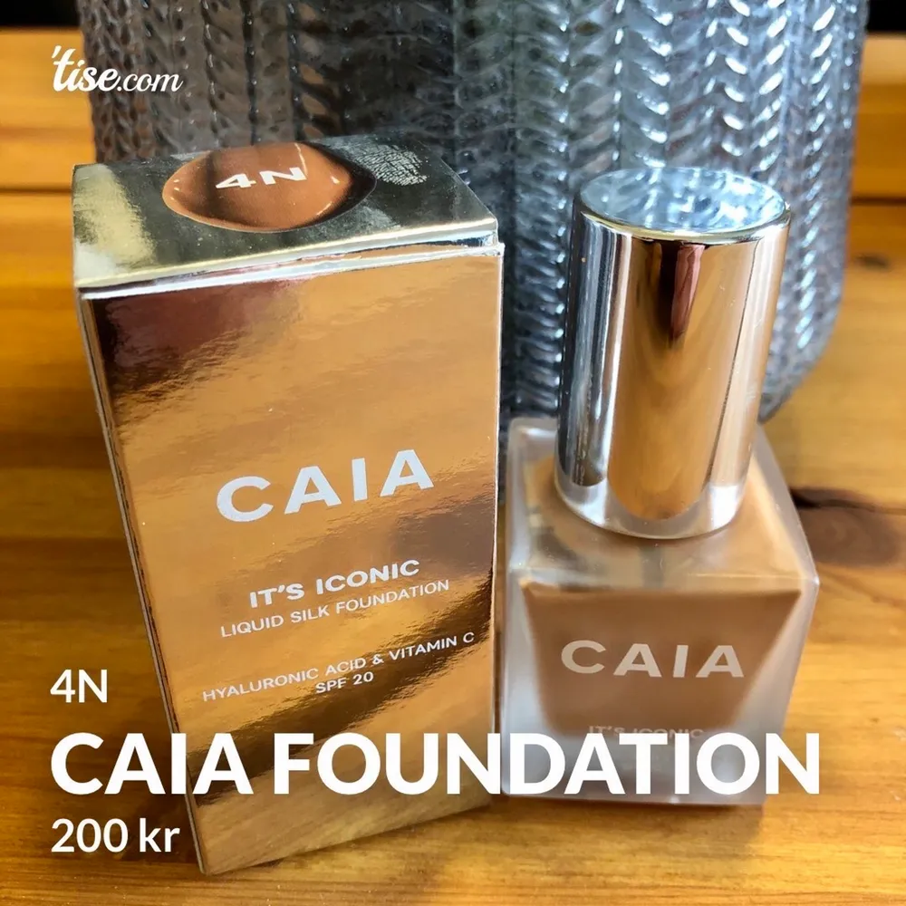 Foundation från Caia färg 4N. Endast testad. Säljer då den är för mörk för mig. Frakt ingår. . Skönhet.