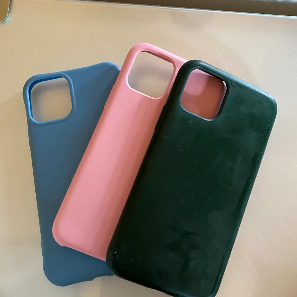 3 stycken skal ett blått, rosa och mörk grönt för iPhone 11 PRO. . Övrigt.