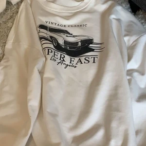 Sweatshirt - Säljer denna sköna snygga sweatshirt