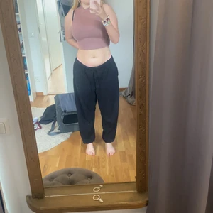 Polo tank top storlek M - Den är as skön och passar perfekt. Rosa lila färg passar perfekt med svarta byxor💖💖