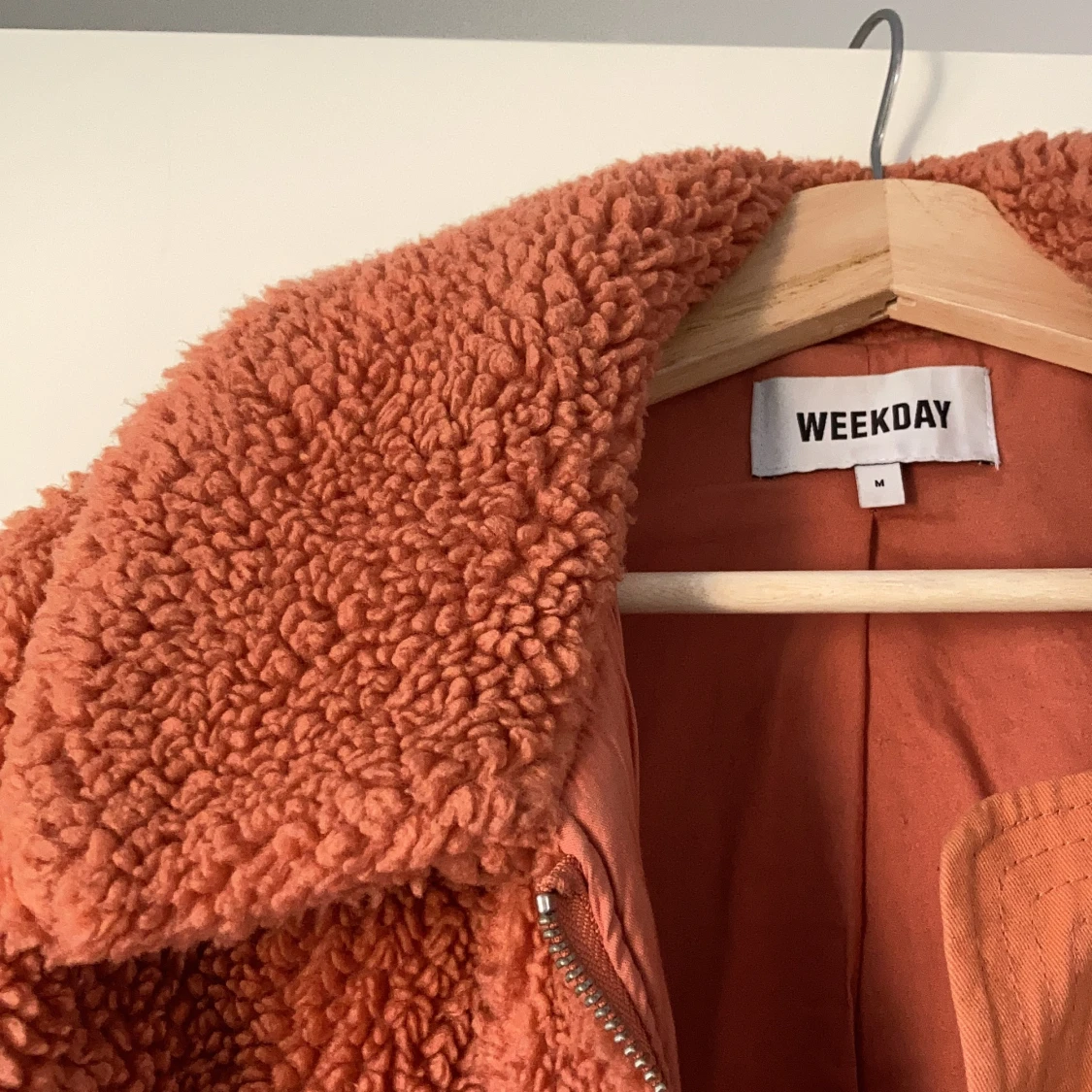 Jättemysig teddyjacka från weekday - 91