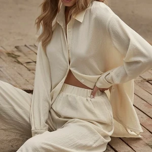 Tvådleat set - Tvådelat set i storlek xs något oversize. Helt nytt 