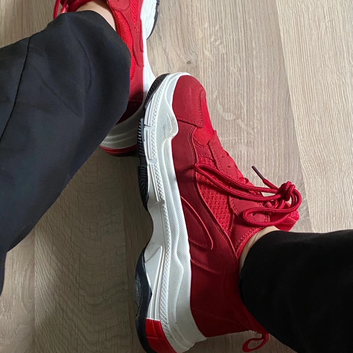 Röda chunky sneakers  - 90