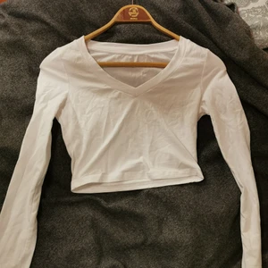 Vit tröja - Vit basisk topp storlek s, 50 kr plus frakt 