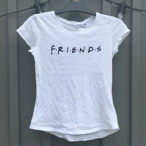 Friends t-shirt - (Ska strykas) st 158/164 12-14y, ganska bra skick, ej mycket använd. Köparen står för frakten👌🏼