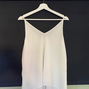 Linne/topp strl S - Snyggt lite festligare linne